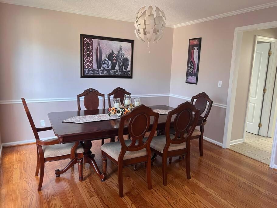 A Spacious And Warm House Fuquay-Varina Exterior photo